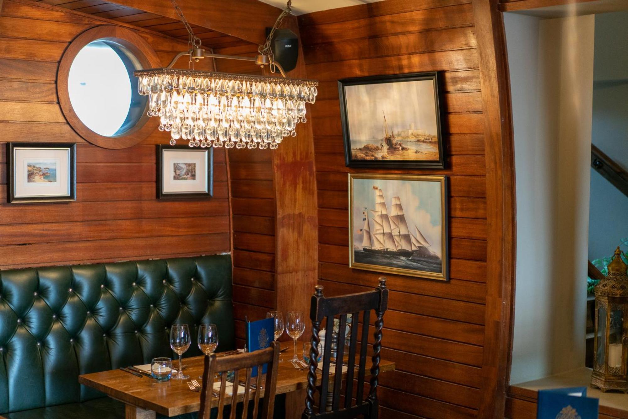 Old Court House Inn St Aubin Buitenkant foto