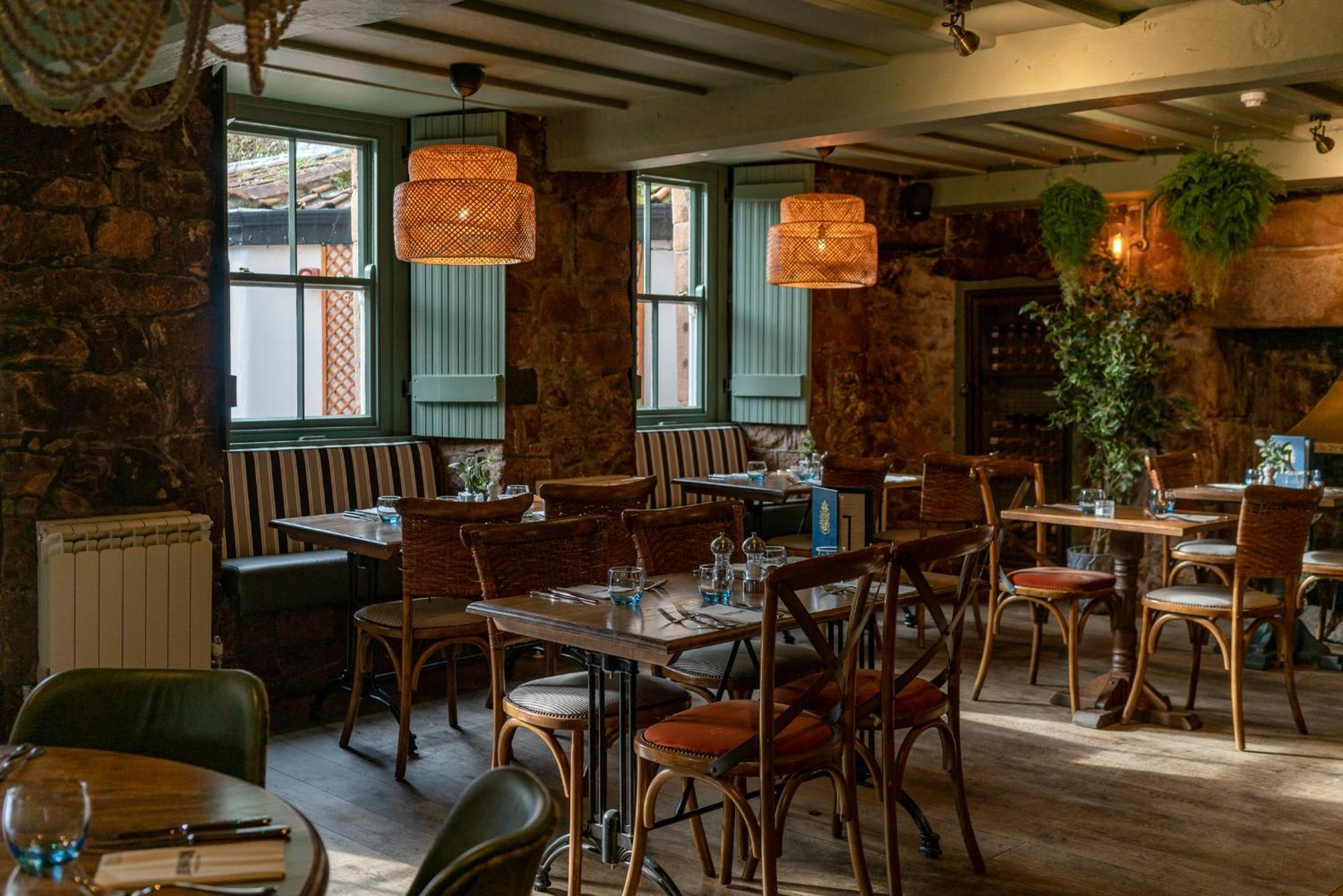Old Court House Inn St Aubin Buitenkant foto